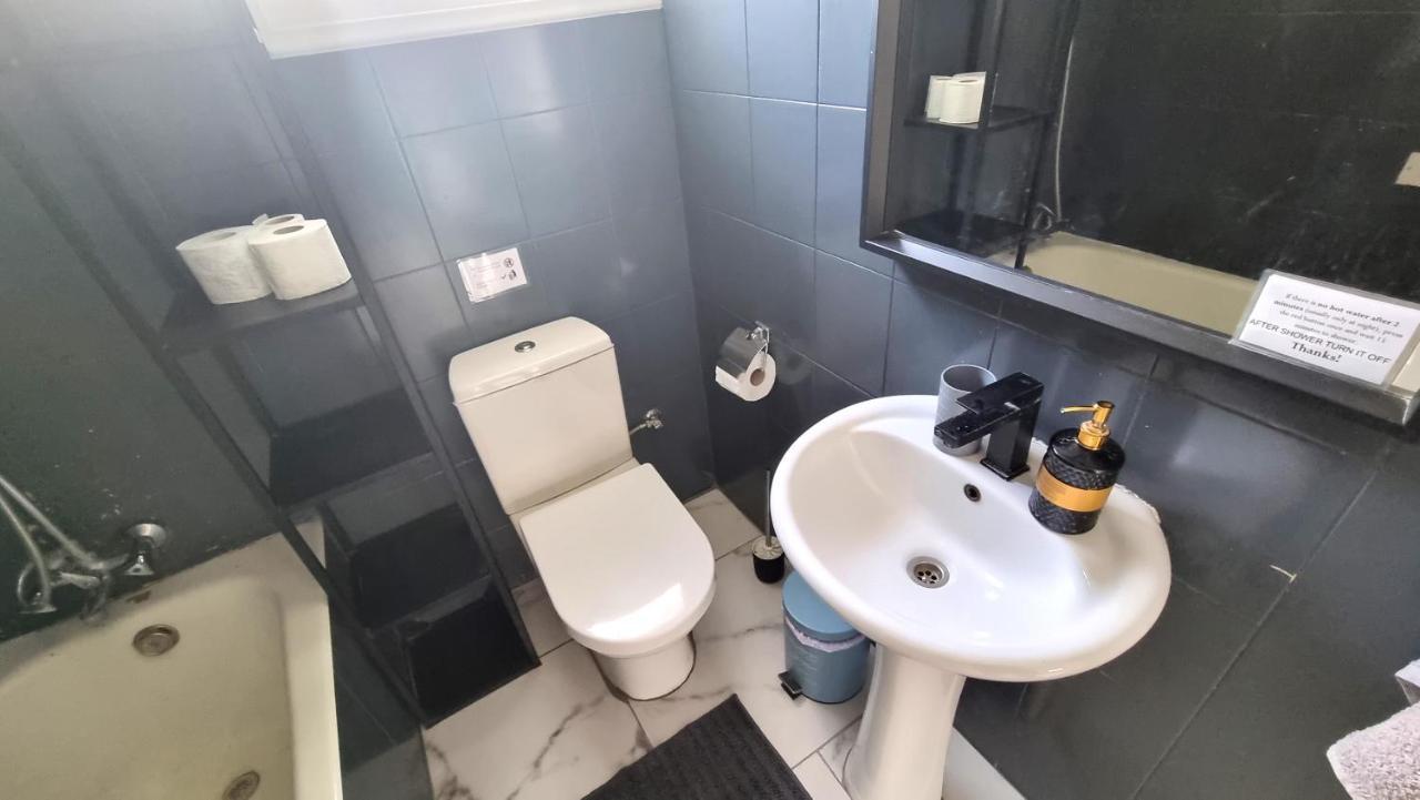 Cozy Beach Apt, Near Airport With 100Mbit Internet Larnaca Exterior photo